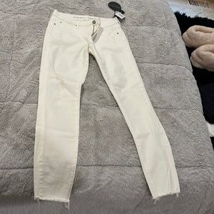 Articles Of Society NWT White Denim Jeans Distressed Size 27